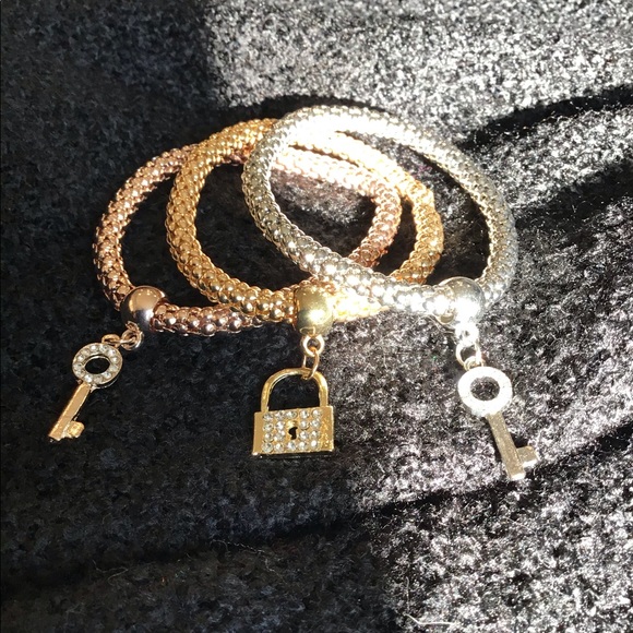 Bracelets - Picture 3 of 9